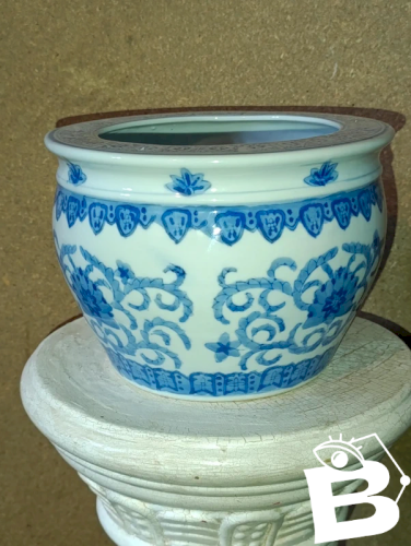 jardiniere / pot 20eme siecle chinois a decor floral en bon etat