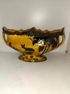 Jardinière sur piédouche, col aux formes mouvementées signée Orchies en bon etat