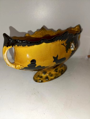 Jardinière sur piédouche, col aux formes mouvementées signée Orchies en bon etat