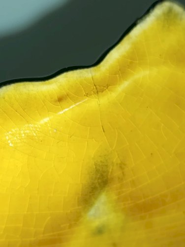 Jardinière sur piédouche, col aux formes mouvementées signée Orchies en bon etat