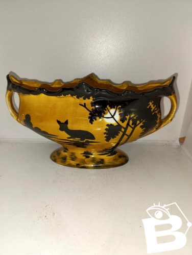 Jardinière sur piédouche, col aux formes mouvementées signée Orchies en bon etat