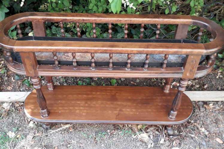 Jardinière sur pieds en bois