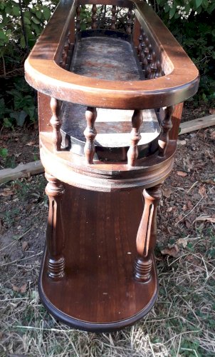 Jardinière sur pieds en bois