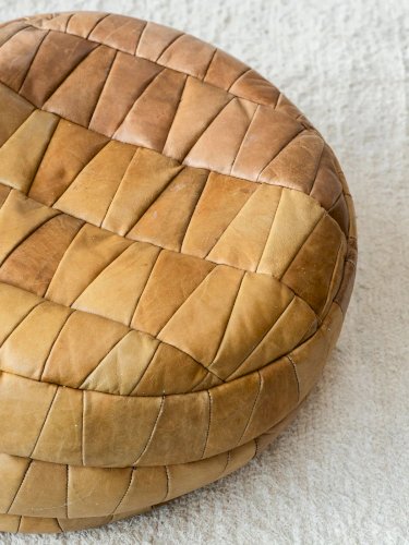 Jean-Philippe, le pouf en cuir N°34