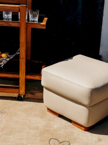 Jean-Philippe, le pouf en cuir N°45