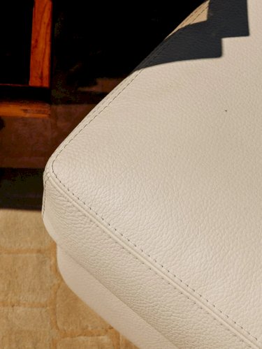 Jean-Philippe, le pouf en cuir N°45