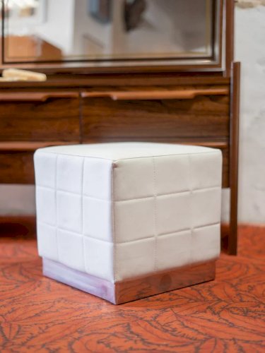 Jean-Philippe, le pouf en simili cuir N°63