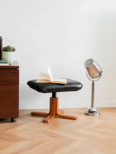 Jean-Philippe, le pouf en simili cuir N°64