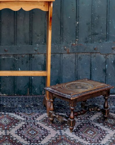 Jean-Philippe, le repose-pieds en bois N°48