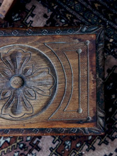 Jean-Philippe, le repose-pieds en bois N°48