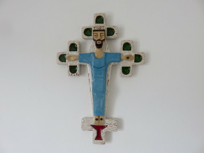 JESUS CHRIST SUR LA CROIX EN CERAMIQUE ET VERRE CRISTALLISE - ESPELT , LEMBO -