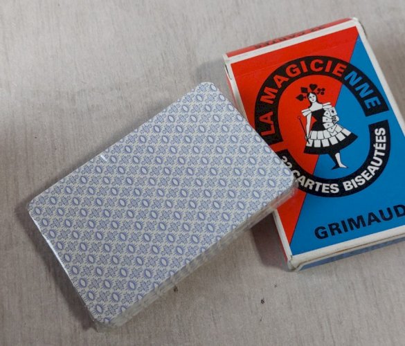 Jeu de 32 cartes La magicienne, Grimaud, complet, sous blister ^