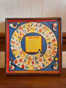 Old checkers and small horses game