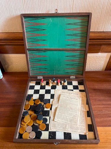 Jeu de dames et petits chevaux ancien