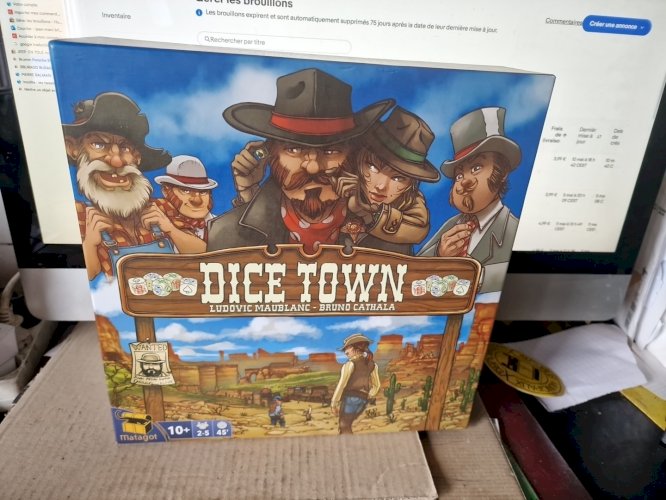 jeu de plateau Dice town , boite tres bon etat