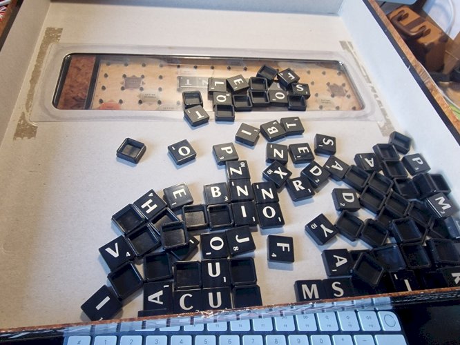 Jeu Société Scrabble DE LUXE Très Bon État plateau alvéolé