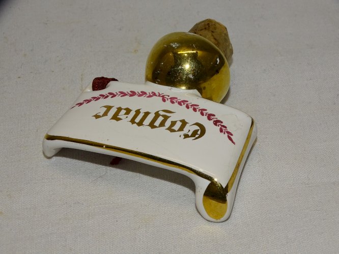 -JOLI ANCIEN BOUCHON PORCELAINE BOUTEILLE COGNAC COLLECTION VITRINE  D