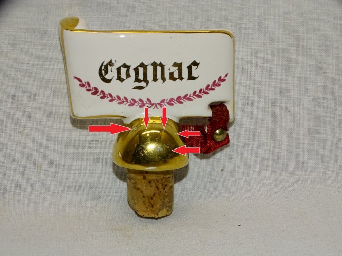 -JOLI ANCIEN BOUCHON PORCELAINE BOUTEILLE COGNAC COLLECTION VITRINE  D