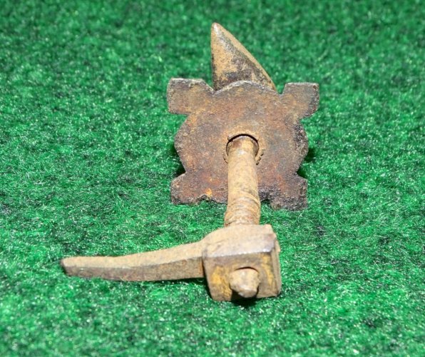 -JOLI ANCIEN BOUTON DE PORTE HORLOGE PENDULE COMTOISE METAL     D