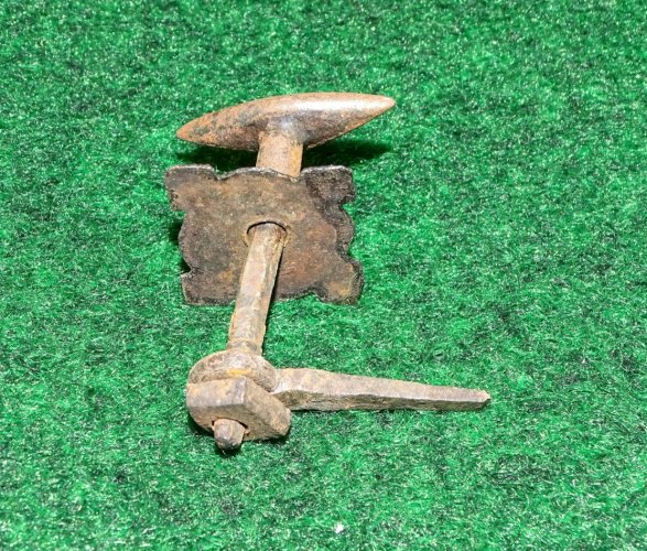 -JOLI ANCIEN BOUTON DE PORTE HORLOGE PENDULE COMTOISE METAL     D