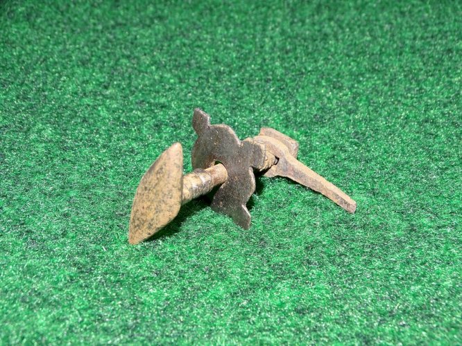 -JOLI ANCIEN BOUTON DE PORTE HORLOGE PENDULE COMTOISE METAL     D