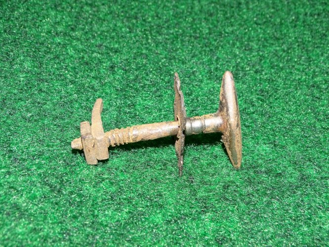 -JOLI ANCIEN BOUTON DE PORTE HORLOGE PENDULE COMTOISE METAL     D