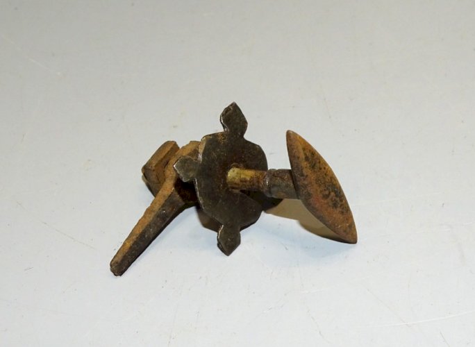 -JOLI ANCIEN BOUTON DE PORTE HORLOGE PENDULE COMTOISE METAL     D