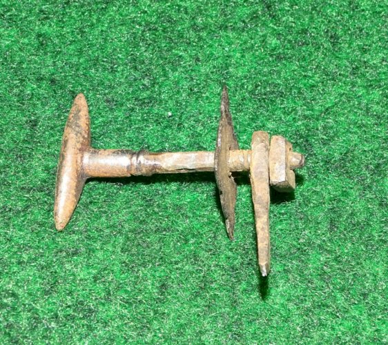 -JOLI ANCIEN BOUTON DE PORTE HORLOGE PENDULE COMTOISE METAL     D