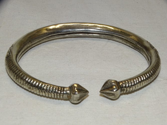 - JOLI ANCIEN BRACELET ARGENT AFRIQUE du NORD BAS TITRE  sans poinçon  BIJOU   D
