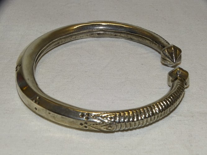 - JOLI ANCIEN BRACELET ARGENT AFRIQUE du NORD BAS TITRE  sans poinçon  BIJOU   D