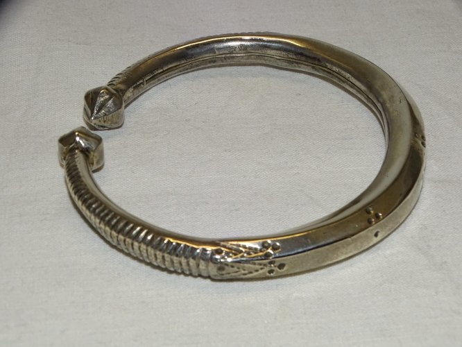 - JOLI ANCIEN BRACELET ARGENT AFRIQUE du NORD BAS TITRE  sans poinçon  BIJOU   D