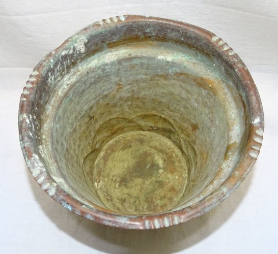 -JOLI ANCIEN CACHE POT EN CUIVRE MARTELE JUS DE TROUVAILLES A NETTOYER FLEURS  D