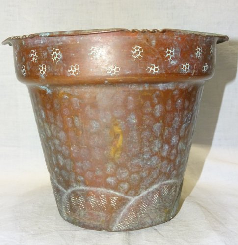 -JOLI ANCIEN CACHE POT EN CUIVRE MARTELE JUS DE TROUVAILLES A NETTOYER FLEURS  D