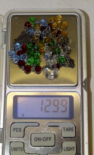 -JOLI ANCIEN CHAPELET CROIX METAL ARGENTE PERLES VERRE 5 COULEURS RELIGION    D