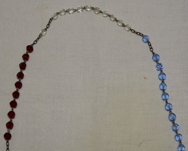 -JOLI ANCIEN CHAPELET CROIX METAL ARGENTE PERLES VERRE 5 COULEURS RELIGION    D