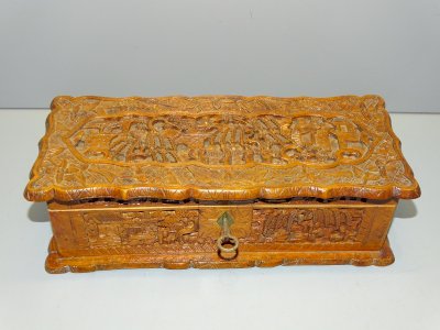 -JOLI ANCIEN COFFRET BOITE A GANTS BOIS ASIE SCUPLTE AVEC SA Clé déco      D