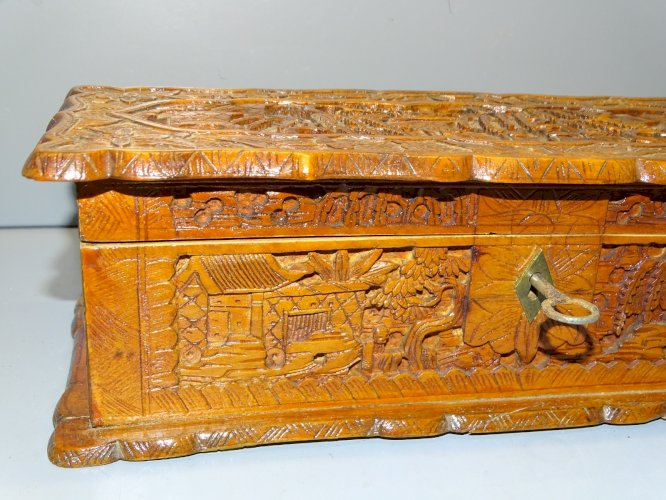 -JOLI ANCIEN COFFRET BOITE A GANTS BOIS ASIE SCUPLTE AVEC SA Clé déco      D