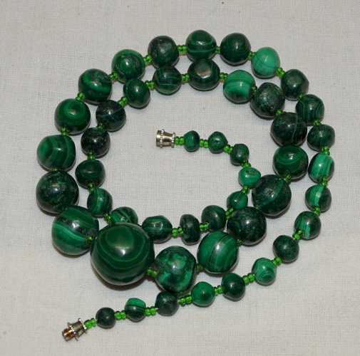 -JOLI ANCIEN COLLIER BOULES MALACHITE BIJOU ANCIEN BIJOUX COLLECTION VITRINE