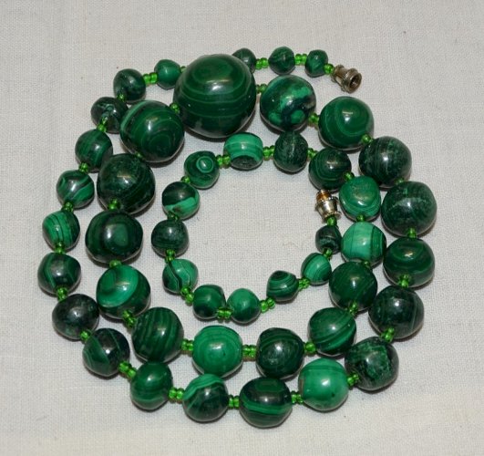 -JOLI ANCIEN COLLIER BOULES MALACHITE BIJOU ANCIEN BIJOUX COLLECTION VITRINE