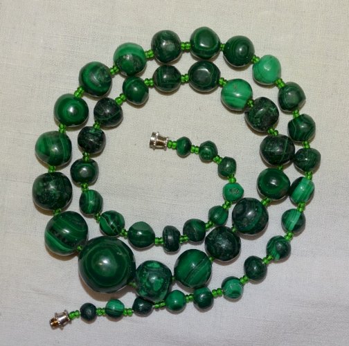 -JOLI ANCIEN COLLIER BOULES MALACHITE BIJOU ANCIEN BIJOUX COLLECTION VITRINE