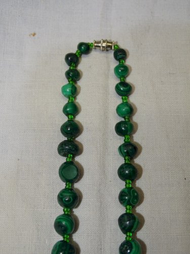 -JOLI ANCIEN COLLIER BOULES MALACHITE BIJOU ANCIEN BIJOUX COLLECTION VITRINE