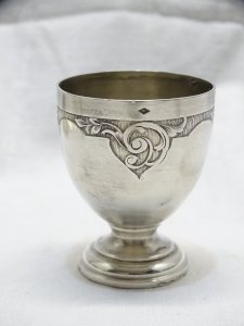 -JOLI ANCIEN COQUETIER ARGENT poinçon MINERVE 1 COLLECTION VITRINE déco TABLE
