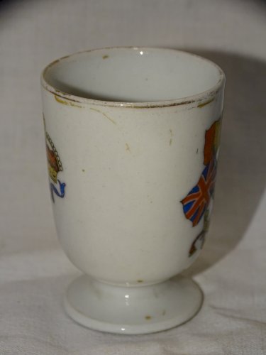-JOLI ANCIEN COQUETIER PORCELAINE FOR RIGHT AND FREEDOM 4 DRAPEAUX WW1 VITRINE D