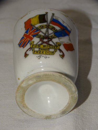 -JOLI ANCIEN COQUETIER PORCELAINE FOR RIGHT AND FREEDOM 4 DRAPEAUX WW1 VITRINE D