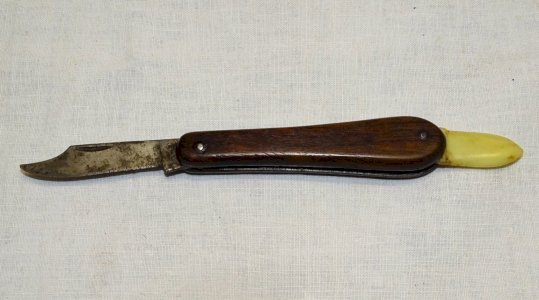 NICE OLD GARDENER GRAFTER KNIFE WITHOUT APPARENT BRAND COLLECTION D