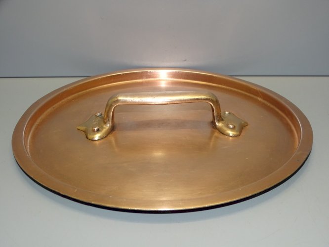 -JOLI ANCIEN COUVERCLE CUIVRE POIGNEE BRONZE Gravé 26 COLLECTION DECO CUISINE  D