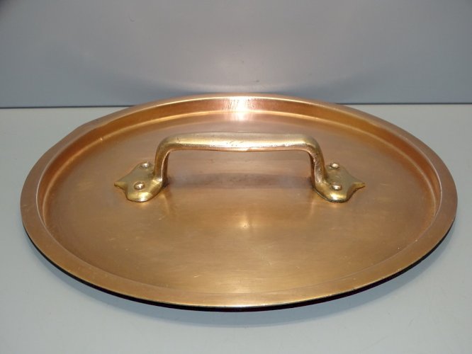 -JOLI ANCIEN COUVERCLE CUIVRE POIGNEE BRONZE Gravé 26 COLLECTION DECO CUISINE  D