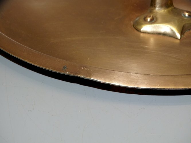 -JOLI ANCIEN COUVERCLE CUIVRE POIGNEE BRONZE Gravé 26 COLLECTION DECO CUISINE  D