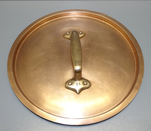 -JOLI ANCIEN COUVERCLE CUIVRE POIGNEE BRONZE Gravé 26 COLLECTION DECO CUISINE  D