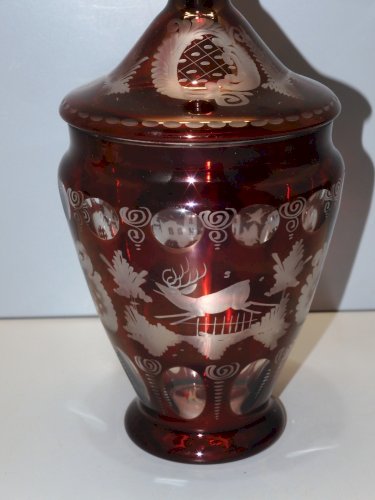 -JOLI ANCIEN DRAGEOIR POT COUVERT CRISTAL  BOHÊME ROUGE décor de CERF   D